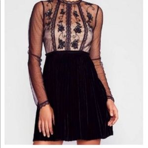 Free People Ariel pleated dress. Velvet/ lace 0